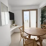 Reya Appartement Alikí